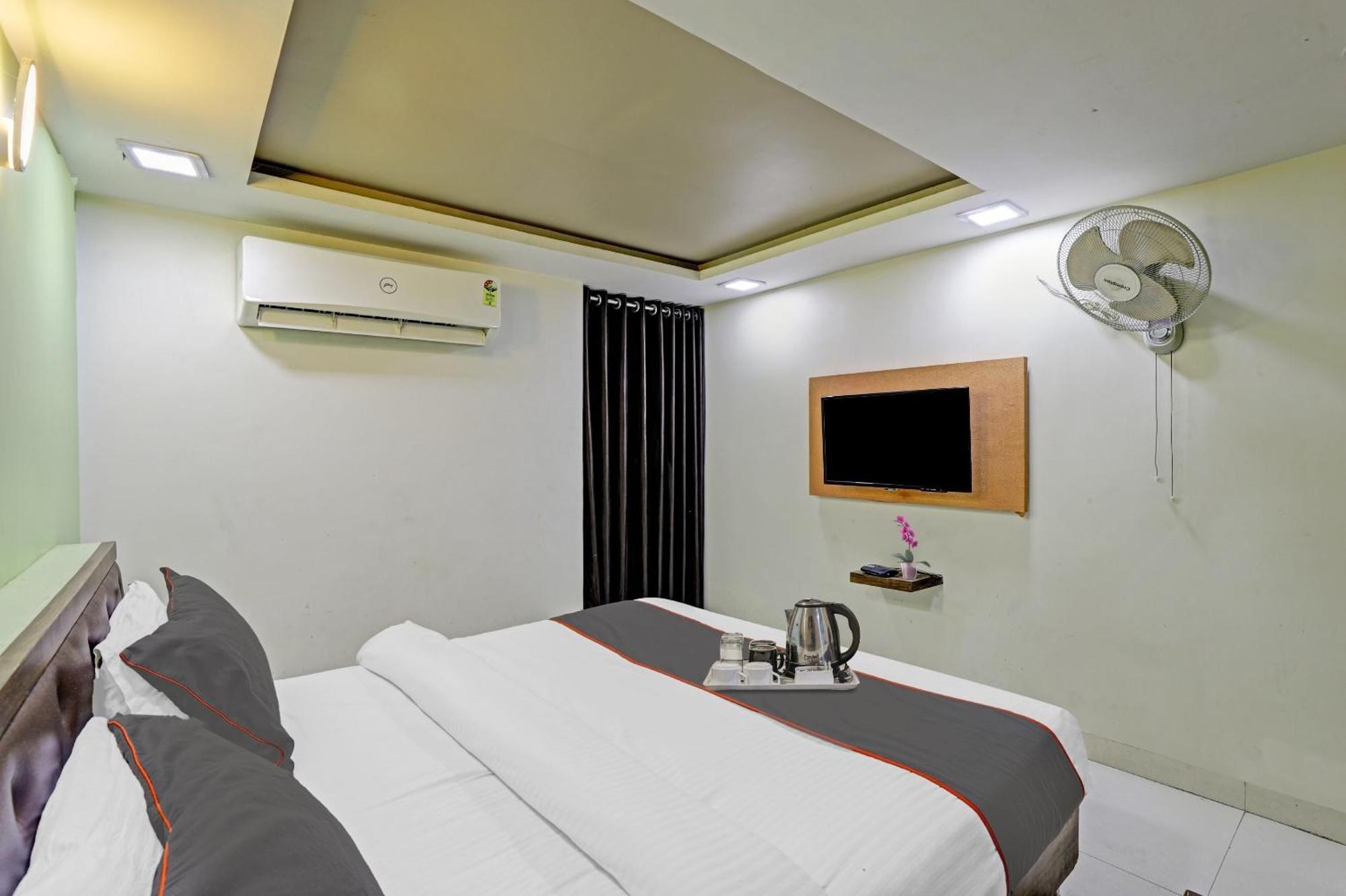 Hotel O Royal Ahmedabad Exterior foto