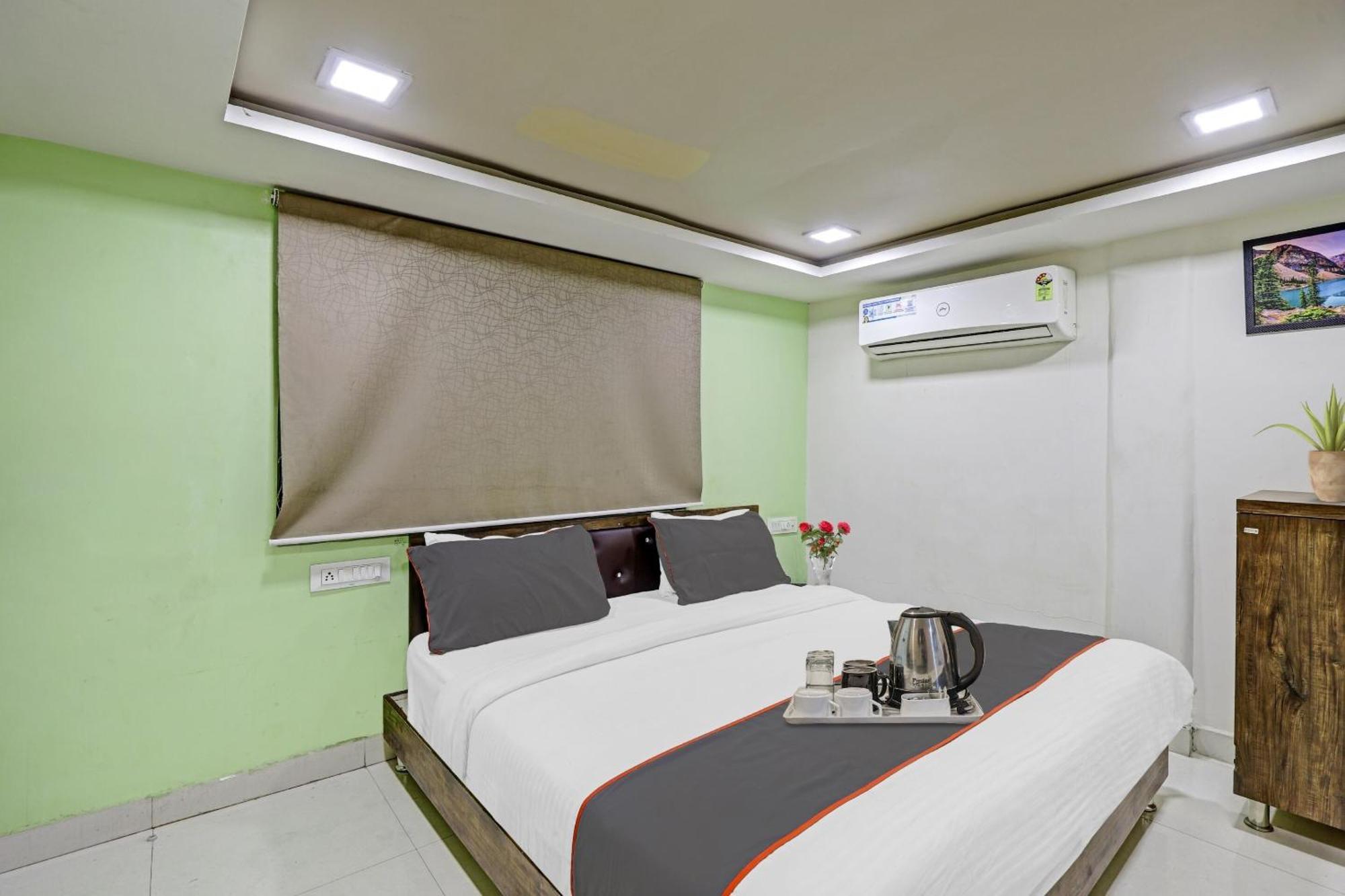 Hotel O Royal Ahmedabad Exterior foto